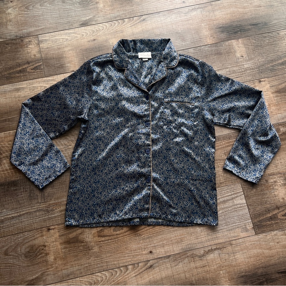 Character Size L Womens Night Shirt Silky Feel Long Sleeve Button Down Vintage